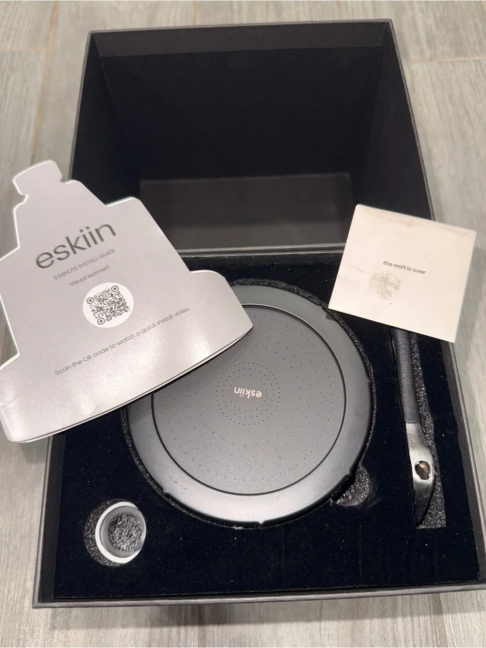 Eskiin Filtered Showerhead Black wall mount, Brand New